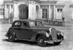 Mercedes Benz 220 Limousine (1951) - stattlicher Wagen