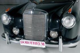 Mercedes-Benz 220 S (1956) - als Lot 13 angeboten an der Dorotheum-Auktion "Klassische Automobile" am 1. Juli 2023