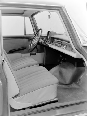 Mercedes-Benz 220 S (1959) - Blick in den Innenraum des 220 S