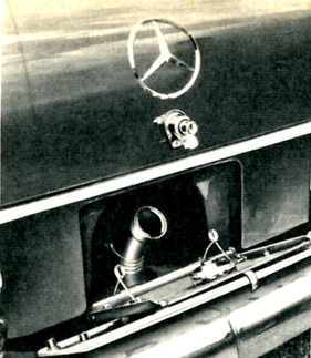 Mercedes-Benz 220 S (1959) - Tankstutzen hinter dem Nummernschild