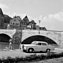 Mercedes-Benz 220 S (1959) – am Ufer des Kochers bei Schwäbisch Hall (© Mercedes-Benz AG, 1959) Mercedes-Benz 220 S (1959) – am Ufer des Kochers bei Schwäbisch Hall (© Mercedes-Benz AG, 1959)