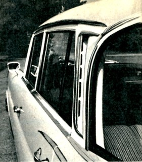 Mercedes-Benz 220 S (1959) - die verbrauchte Luft wird über diese Schlitze abgesaugt