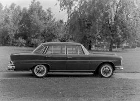 Mercedes-Benz 220 S (1959) – mehr Chrom unterscheidet den "S" vom normalen 220