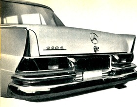 Mercedes-Benz 220 S (1959) - mit sichtbar akzentuierten Heckflossen