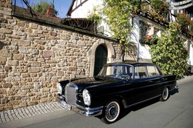 Mercedes-Benz 220 S (1965) - den stellte sich der erfolgreiche Unternehmer gerne vor sein Haus