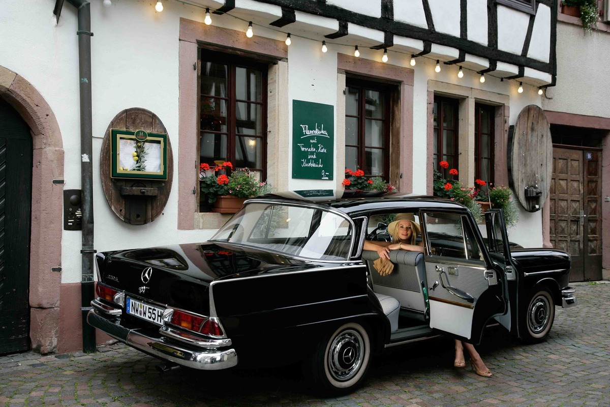 Mercedes-Benz 220 S (1965) - feudaler Innenraum