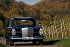 Mercedes-Benz 220 S (1965) - von den "kleineren" Modellen u.a. durch die Form der Scheinwerfer zu unterscheiden