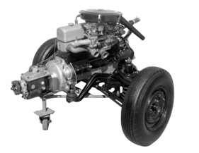 Mercedes Benz 220 S Cabriolet (1956) - in leicht ausfahrbarem Fahrschemel ist der 100-PS-Motor (Typ M 180 III) montiert (1956)