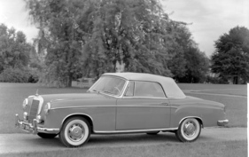 Mercedes Benz 220 S Cabriolet (1956) - mit geschlossenem Dach
