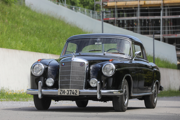 Mercedes-Benz 220 S Coupé (1956) – Older Classics Mai 2024