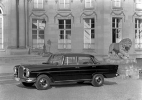 Mercedes-Benz 220 SE (1959) – vornehm in Schwarz