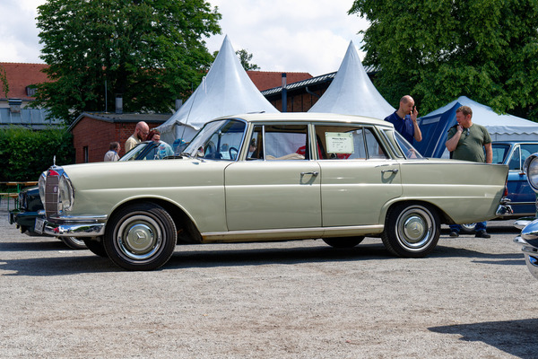 Mercedes-Benz 220 SE (1964) – Oldtimer Open Air 2024