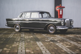 Mercedes-Benz 220 SE Berline (1963) - als Lot 162 angeboten an der Versteigerung von Artcurial an der Rétromobile Paris am 7. Februar 2020
