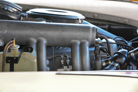Mercedes-Benz 220 SE Cabriolet (1959) - Blick in den Motorraum