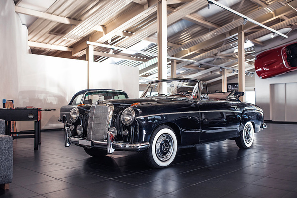 Image: Mercedes-Benz 220 SE Cabriolet (1959) - offered as lot 122 at the Oldtimer Galerie Toffen auction in Gstaad on December 29, 2021