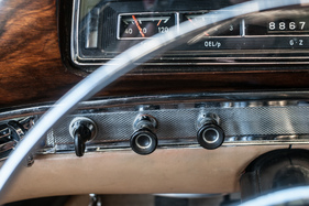 Mercedes-Benz 220 SE Cabriolet (1959) - bei gewissen Funktionen muss man einfach wissen, hinter welchem Schalter sie sich verstecken