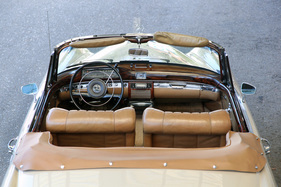 Mercedes-Benz 220 SE Cabriolet (1959) - edles Holz und viel Leder