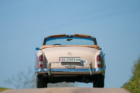 Mercedes-Benz 220 SE Cabriolet (1959) - hoch bauend