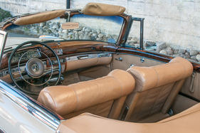 Mercedes-Benz 220 SE Cabriolet (1959) - man beachte das schön verarbeitete Holz (1959)