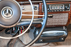 Mercedes-Benz 220 SE Cabriolet (1959) - mit Philips-Plattenspieler