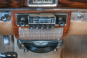 Mercedes-Benz 220 SE Cabriolet (1959) - mit Plattenspieler
