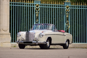Mercedes-Benz 220 SE Cabriolet (1960) - als Lot 10 an der Artcurial Mercedes-Versteigerung in Paris am 15. Oktober 2017