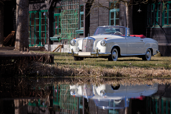 Mercedes-Benz 220 SE Cabriolet (1960) - als Lot 172 an der RM Auction von Monaco am 10. Mai 2014 im Angebot