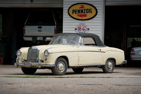 Mercedes-Benz 220 SE Cabriolet (1960) - als Lot 190 an der RM Auction Hershey vom 9./10. Oktober 2014