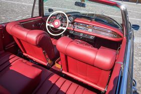 Mercedes-Benz 220 SE Cabriolet (1962) - Kopfstützen waren damals noch nicht en vogue (1962)