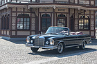 Mercedes-Benz 220 SE Cabriolet (1962) - Stahlräder waren damals üblich und schöne Radkappen dazu