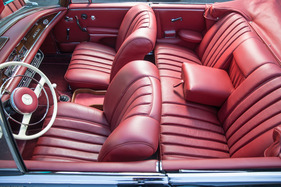 Mercedes-Benz 220 SE Cabriolet (1962) - ein wohnliches Interieur für fünf Personen