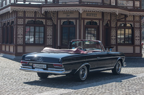 Mercedes-Benz 220 SE Cabriolet (1962) - eleganter Heckabschluss (1962)