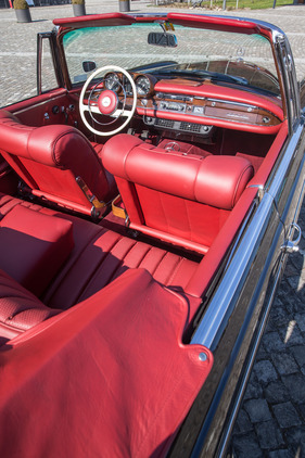 Mercedes-Benz 220 SE Cabriolet (1962) - gute Rundumsicht für alle Passagiere