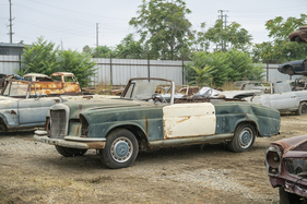 Mercedes-Benz 220 SE Cabriolet (1963) - as lot 307 at the RM/Sotheby's "The Junkyard - The Rudi Klein Collection" auction 2024