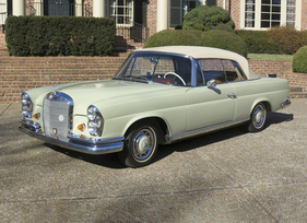 Mercedes-Benz 220 SE Cabriolet (1965) - as lot 1115 at the RM/Sotheby's Fort Lauderdale auction from March 25 to 26, 2022