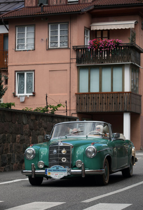 Mercedes Benz 220 SE Cabriolet W128 (1960) - ADAC Trentino Classic 2013 - Oldtimer-Wanderung um den Sonax-Pokal (1960)