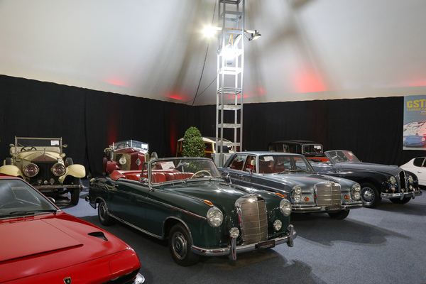 Mercedes-Benz 220 SE Convertible (1960) - Lot 131 an der Oldtimer Galerie Toffen Versteigerung von Gstaad am 29. Dezember 2024