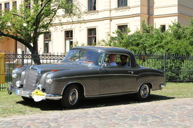 Mercedes Benz 220 SE Coupé (1959) - Sieger Klase II beim Concours d'Elégance - an der ADAC Deutschland Klassik 2014 Mercedes Benz 220 SE Coupé (1959) - Sieger Klase II beim Concours d'Elégance - an der ADAC Deutschland Klassik 2014