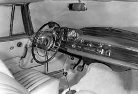 Mercedes-Benz 220 SE Coupé (1961) - eigenständige Gestaltung des Armaturenbretts