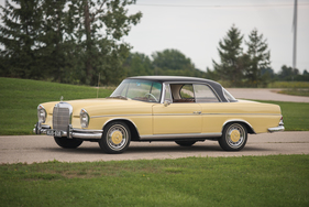 Mercedes-Benz 220 SE Coupé (1965) - als Lot 162 an der RM/Sotheby's Hershey Versteigerung vom 6./7. Oktober 2016