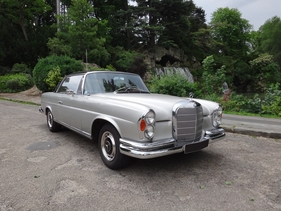 Mercedes Benz 220 SE Coupé (1966) - als Lot 289 angeboten an der Artcurial Le Mans Classic Versteigerung am 5. Juli 2014