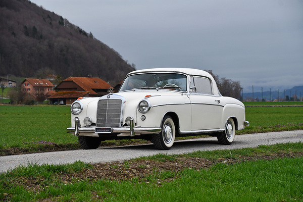 Bild: Mercedes-Benz 220 SE Ponton Coupé (1960) - Lot 159 an der Versteigerung der Oldtimer Galerie Toffen am 23. März 2024