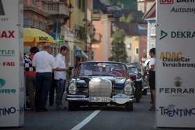 Mercedes Benz 220 SE b Cabriolet W 111 (1962) - ADAC Trentino Classic 2013 - Oldtimer-Wanderung um den Autostadt-Pokal (1962)