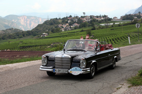 Mercedes Benz 220 SE b Cabriolet W 111 (1962) - ADAC Trentino Classic 2013 - Oldtimer-Wanderung um den Autozug-Pokal (1962)