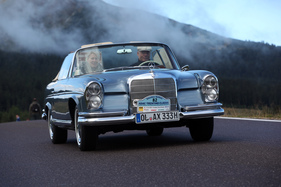 Mercedes Benz 220 SE b Cabriolet W 111 (1964) - ADAC Trentino Classic 2013 - Oldtimer-Wanderung um den Sonax-Pokal (1964)