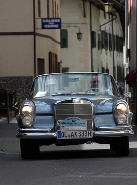 Mercedes Benz 220 SE b Cabriolet W 111 (1964) - ADAC Trentino Classic 2013 - Oldtimer-Wanderung um den Sonax-Pokal (1964)