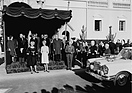 Mercedes-Benz 220 SEb (1963) - Ewy Rosqvist und Ursula Wirth erhalten von Fürstin Grace Kelly den Damenpokal anlässlich der 32. Rallye Monte Carlo
