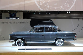 Mercedes Benz 220 SEb (1963) - W111 wurde diese Baureihe genannt und sie brillierte mit der Sicherheitszelle (Techno Classica 2013)