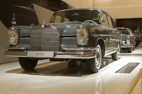Mercedes Benz 220 SEb (1963) - die erste S-Klasse, die auch diesen Namen trug (Techno Classica 2013)