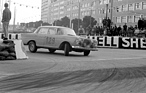 Mercedes-Benz 220 SEb (1964) - Ewy Baronin von Korff-Rosqvist wirft an der Rallye Monte Carlo 1964 die schwere Limousine in die Kurve